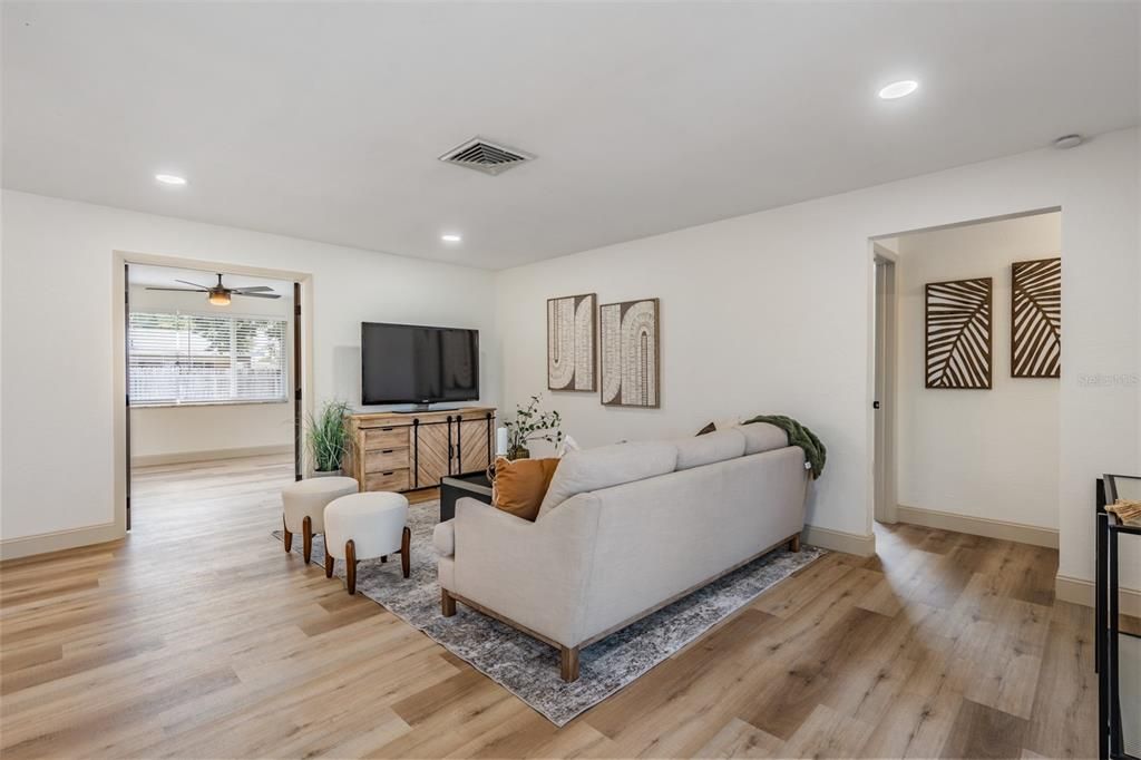 待售: $385,000 (3 贝兹, 2 浴室, 1298 平方英尺)