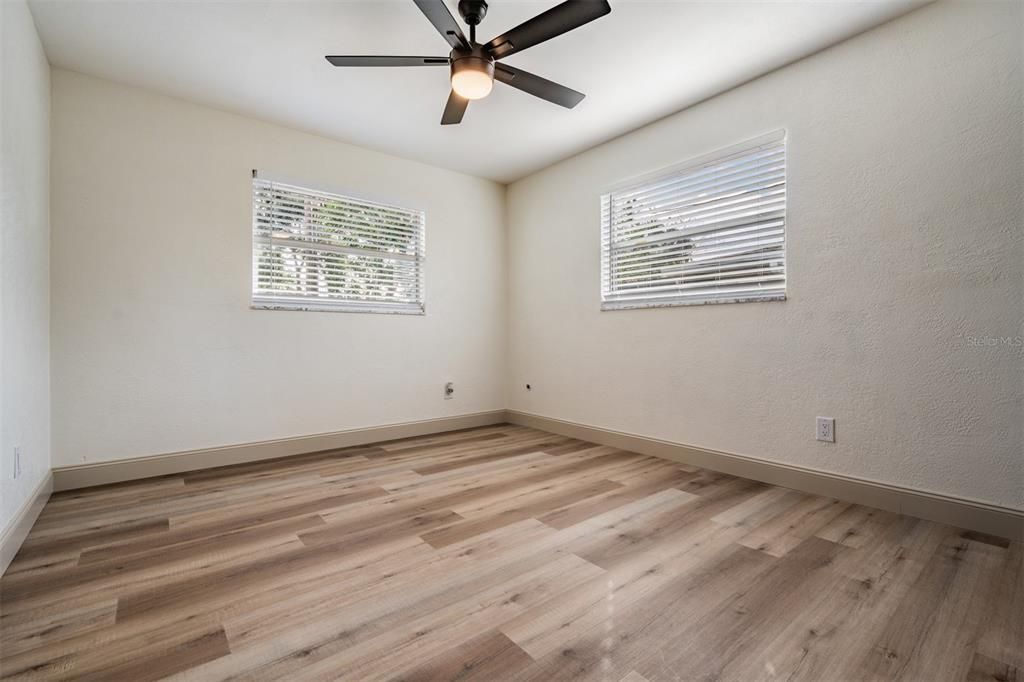 待售: $385,000 (3 贝兹, 2 浴室, 1298 平方英尺)