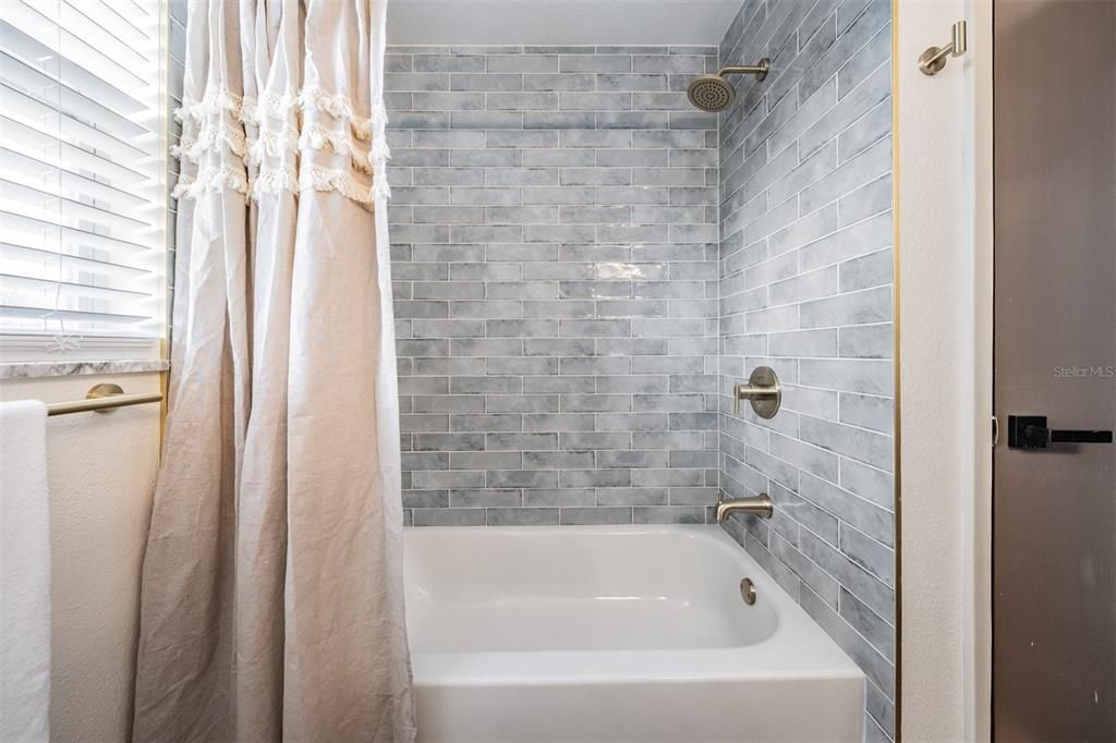 待售: $385,000 (3 贝兹, 2 浴室, 1298 平方英尺)