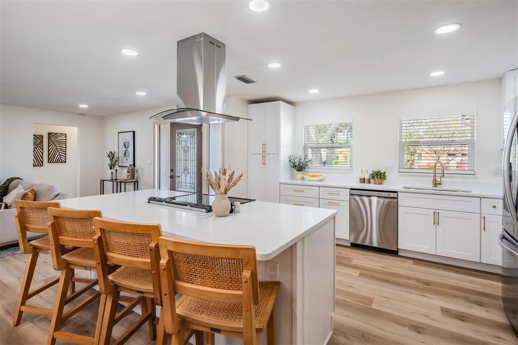 待售: $385,000 (3 贝兹, 2 浴室, 1298 平方英尺)