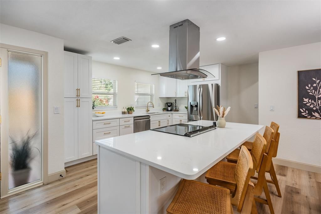 待售: $385,000 (3 贝兹, 2 浴室, 1298 平方英尺)