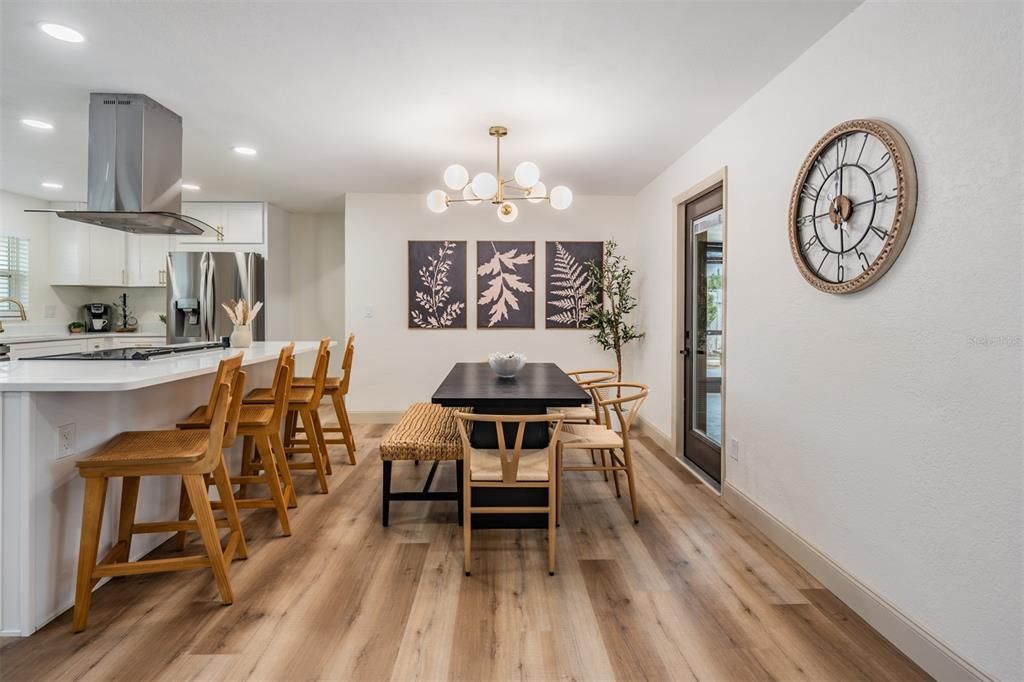 待售: $385,000 (3 贝兹, 2 浴室, 1298 平方英尺)