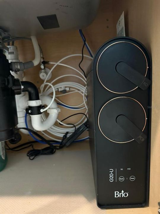 For Rent: $2,500 (4 beds, 2 baths, 1828 Square Feet)