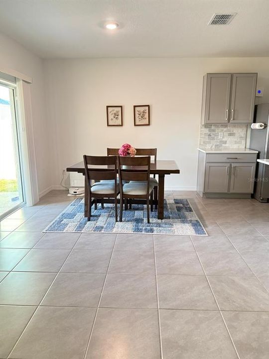 For Rent: $2,500 (4 beds, 2 baths, 1828 Square Feet)