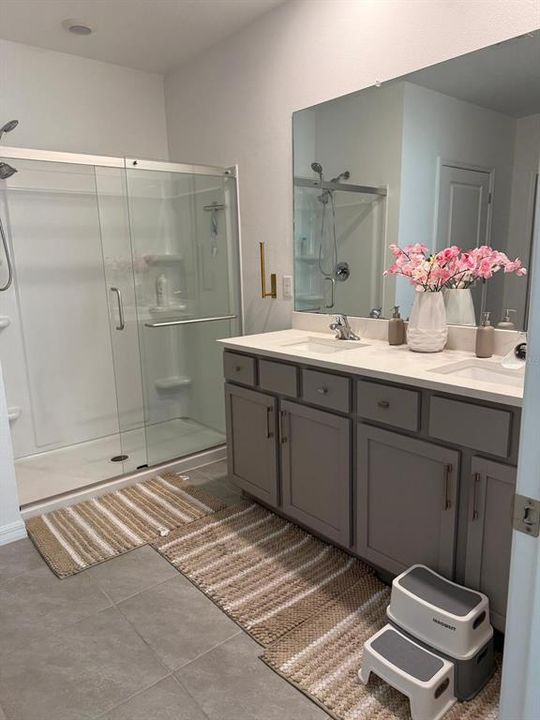 For Rent: $2,500 (4 beds, 2 baths, 1828 Square Feet)