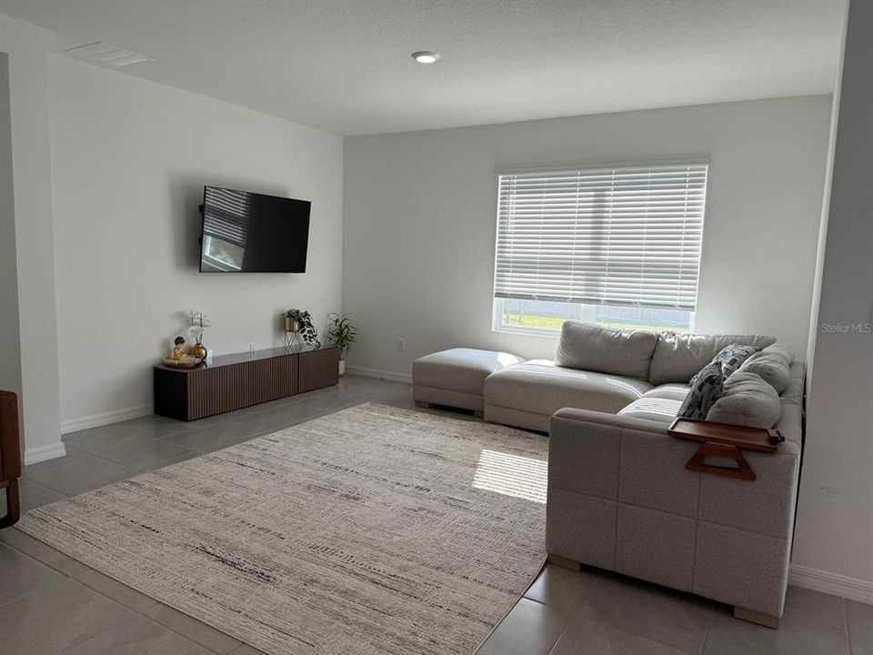 For Rent: $2,500 (4 beds, 2 baths, 1828 Square Feet)