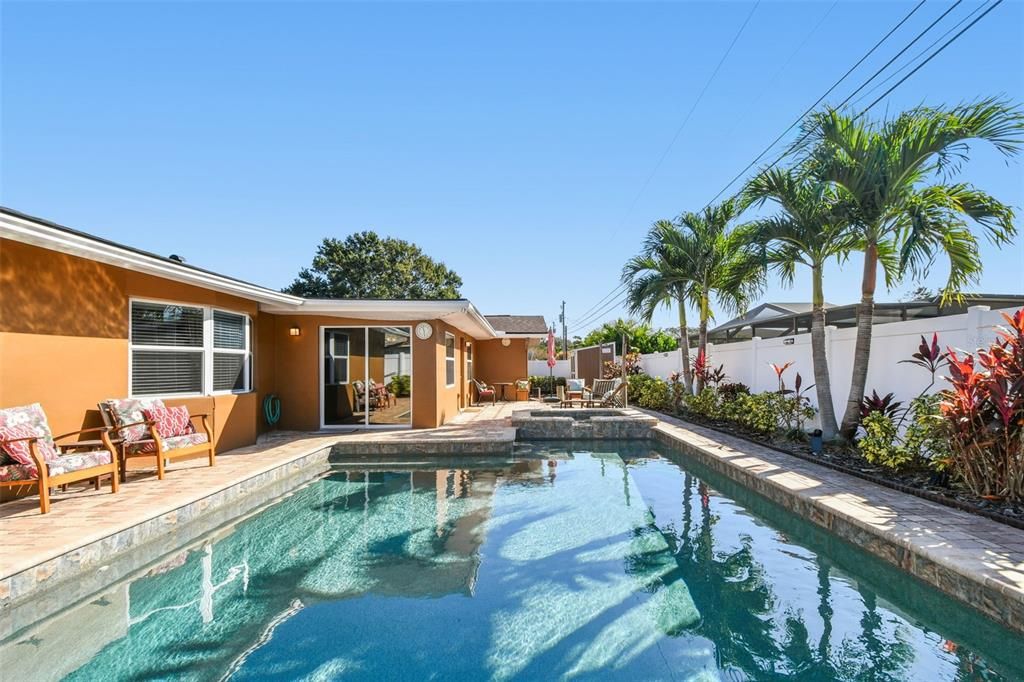 For Rent: $4,000 (3 beds, 2 baths, 2056 Square Feet)