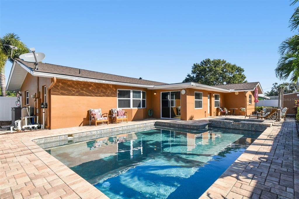 For Rent: $4,000 (3 beds, 2 baths, 2056 Square Feet)