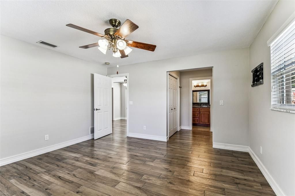 For Rent: $4,000 (3 beds, 2 baths, 2056 Square Feet)