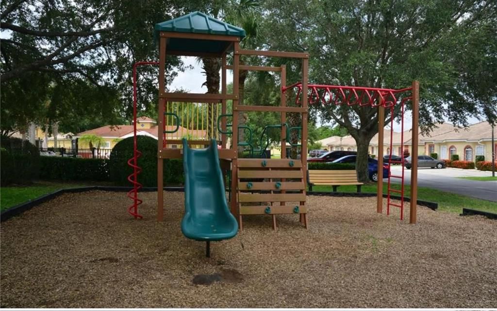 For Sale: $160,000 (2 beds, 2 baths, 812 Square Feet)