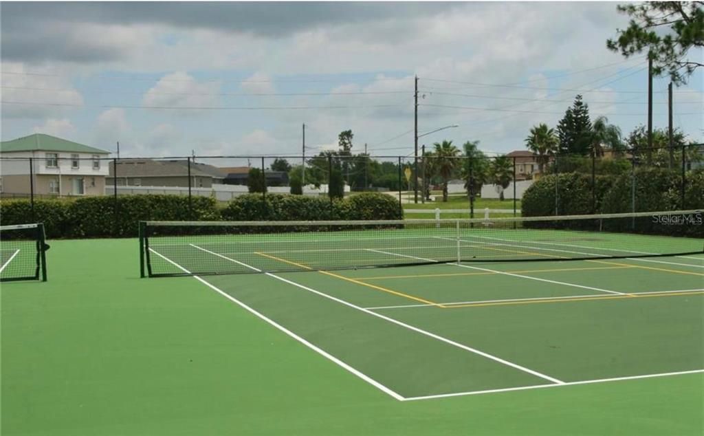 For Sale: $160,000 (2 beds, 2 baths, 812 Square Feet)