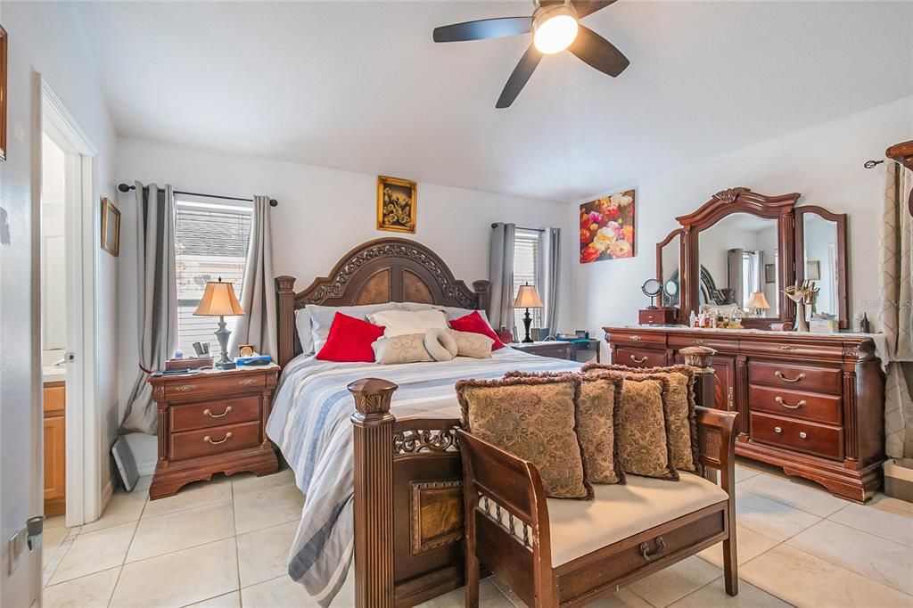 En Venta: $380,000 (3 camas, 2 baños, 1832 Pies cuadrados)