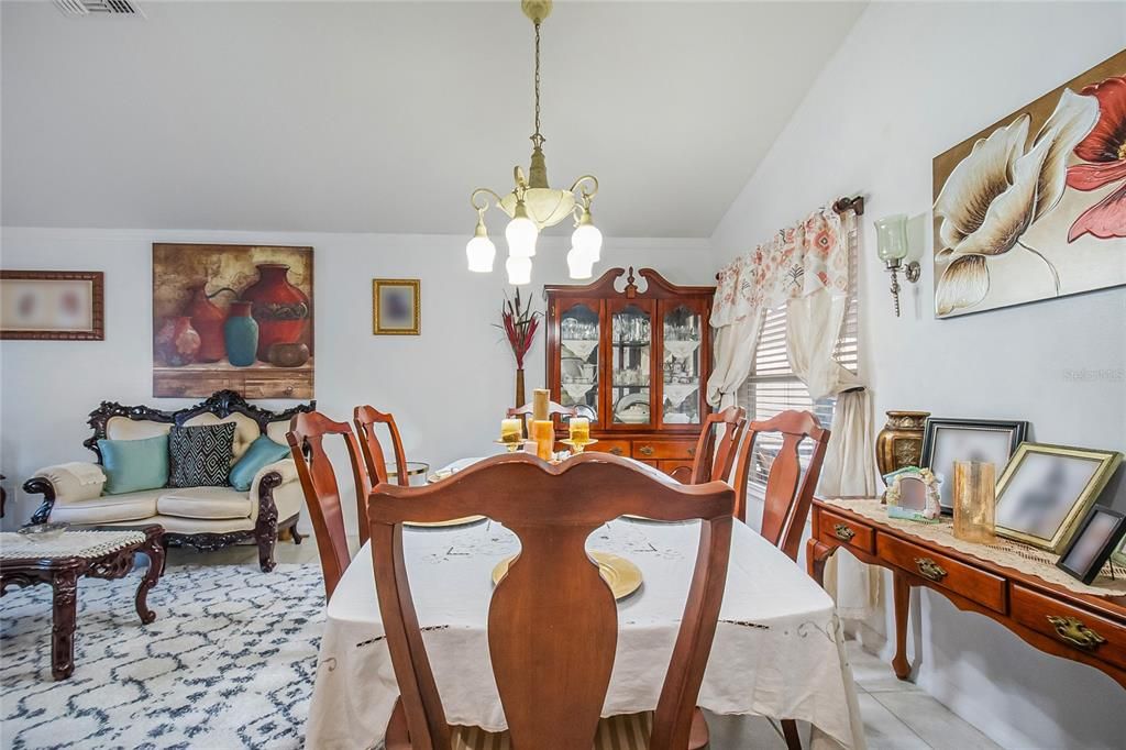 En Venta: $380,000 (3 camas, 2 baños, 1832 Pies cuadrados)