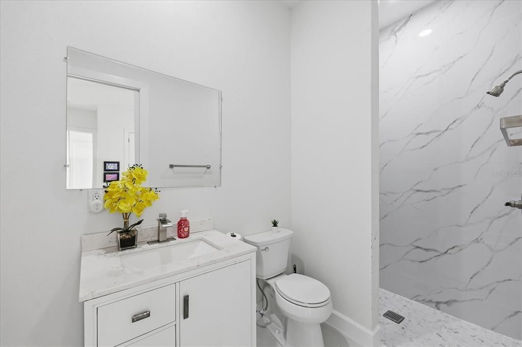 For Sale: $945,000 (6 beds, 6 baths, 3664 Square Feet)