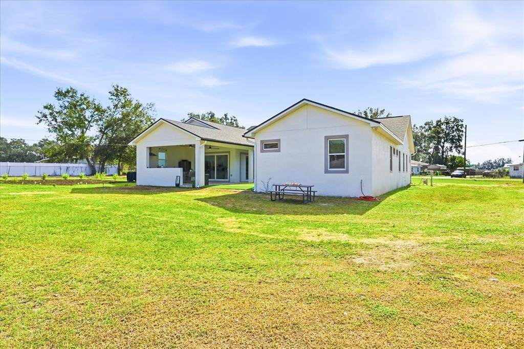 For Sale: $945,000 (6 beds, 6 baths, 3664 Square Feet)