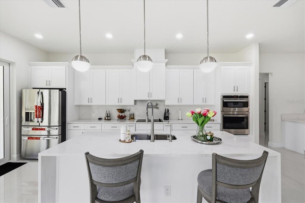 For Sale: $945,000 (6 beds, 6 baths, 3664 Square Feet)