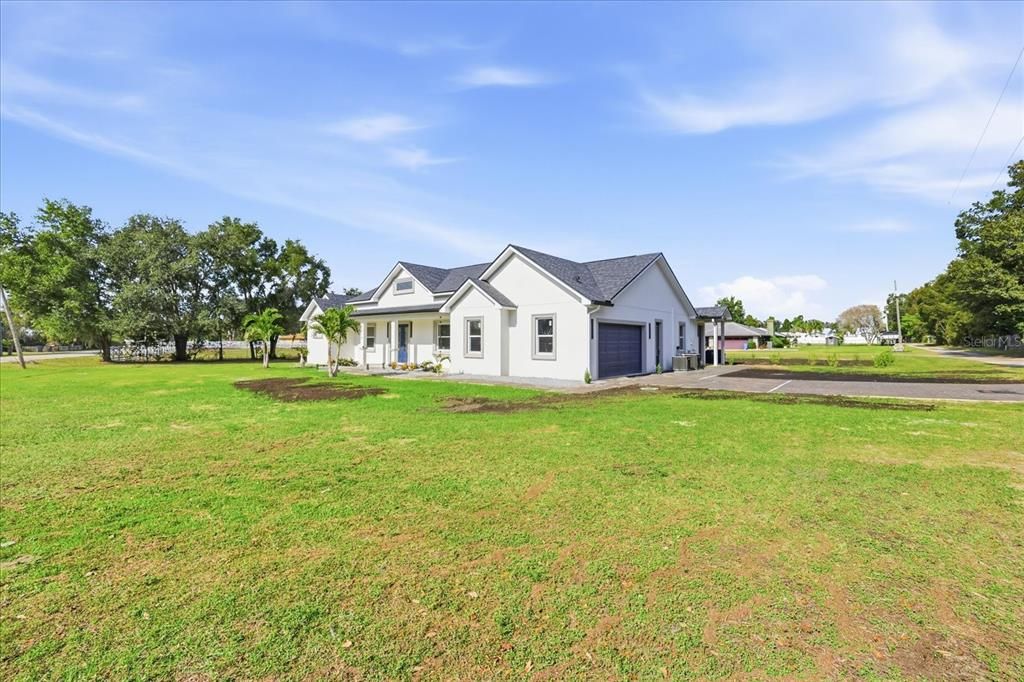 For Sale: $945,000 (6 beds, 6 baths, 3664 Square Feet)