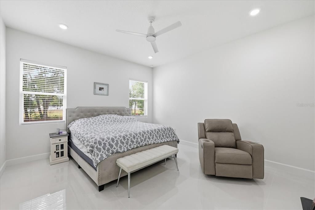 For Sale: $945,000 (6 beds, 6 baths, 3664 Square Feet)