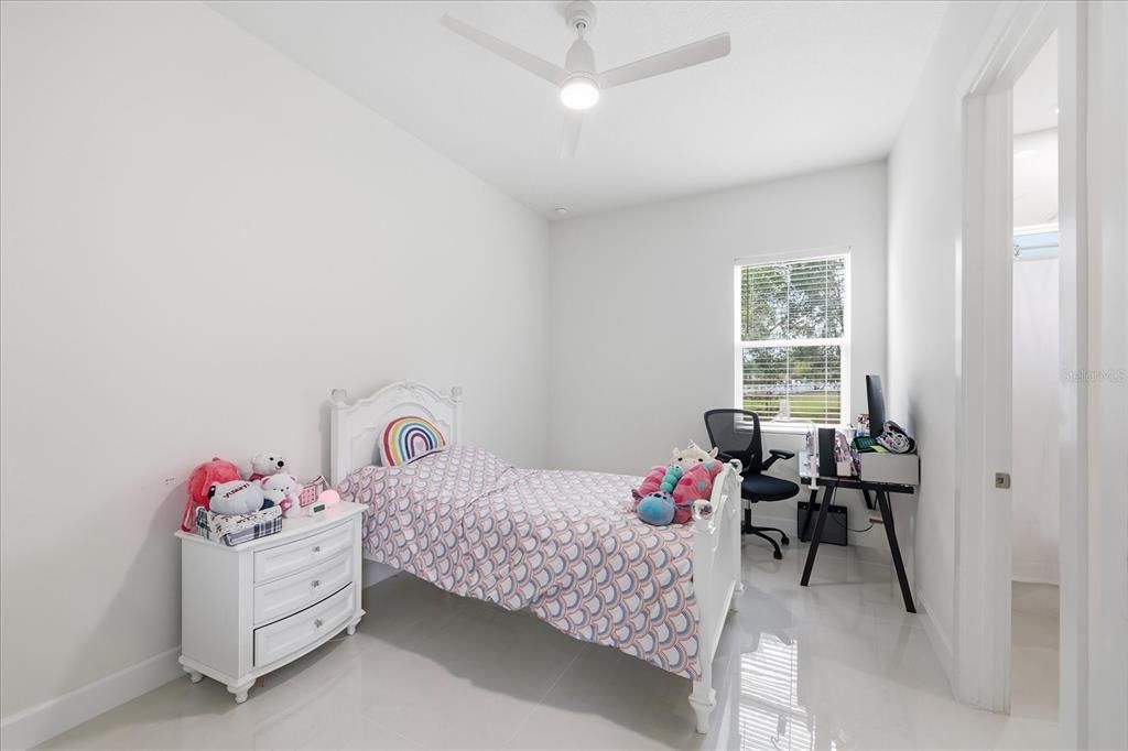 For Sale: $945,000 (6 beds, 6 baths, 3664 Square Feet)