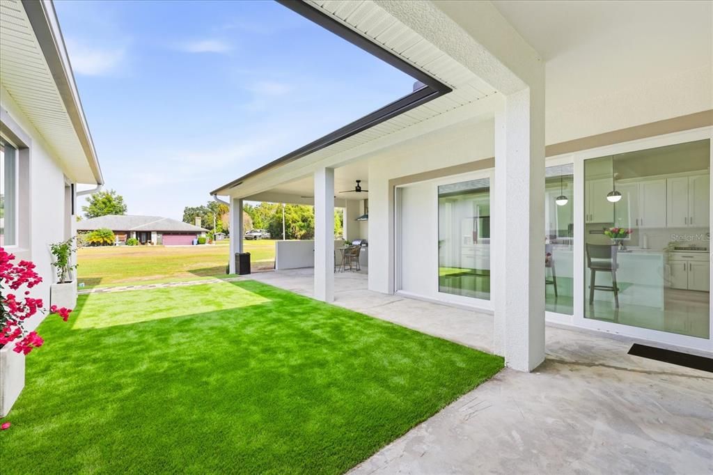 For Sale: $945,000 (6 beds, 6 baths, 3664 Square Feet)