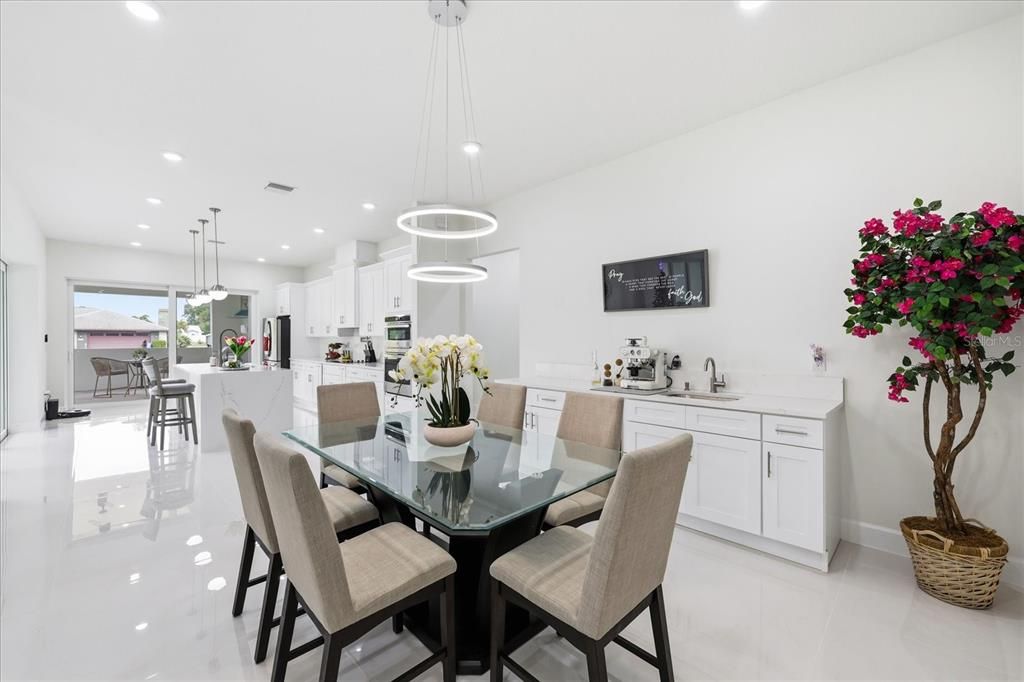 For Sale: $945,000 (6 beds, 6 baths, 3664 Square Feet)