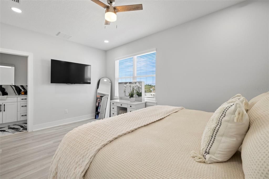 For Sale: $675,000 (4 beds, 3 baths, 2038 Square Feet)