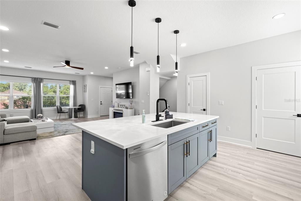 For Sale: $675,000 (4 beds, 3 baths, 2038 Square Feet)