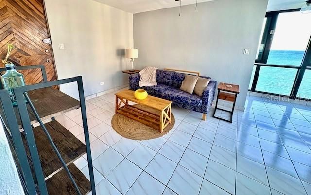 На продажу: $430,000 (2 спален, 1 ванн, 750 Квадратных фут)