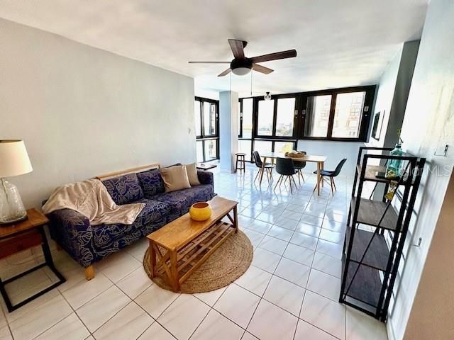 На продажу: $430,000 (2 спален, 1 ванн, 750 Квадратных фут)