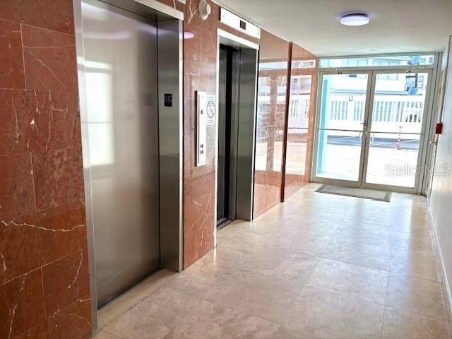 На продажу: $430,000 (2 спален, 1 ванн, 750 Квадратных фут)