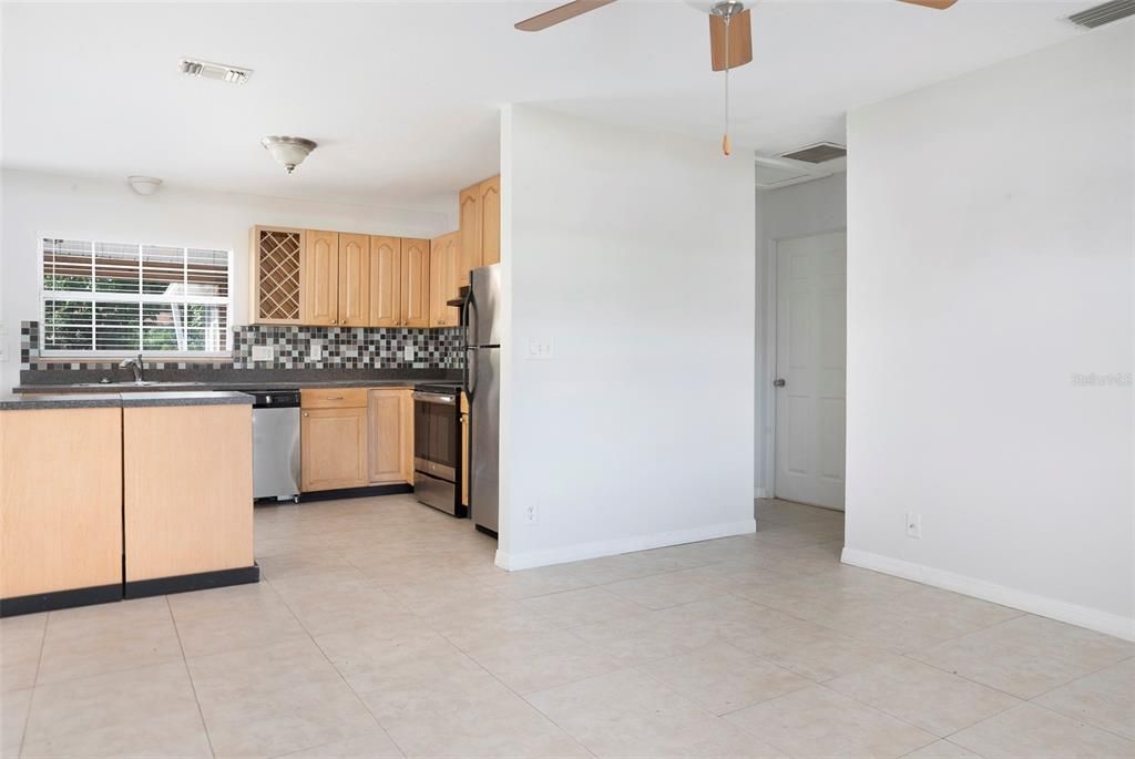 En Renta: $2,250 (3 camas, 2 baños, 960 Pies cuadrados)