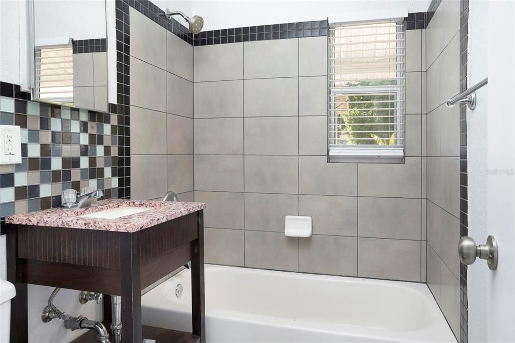 En Renta: $2,250 (3 camas, 2 baños, 960 Pies cuadrados)