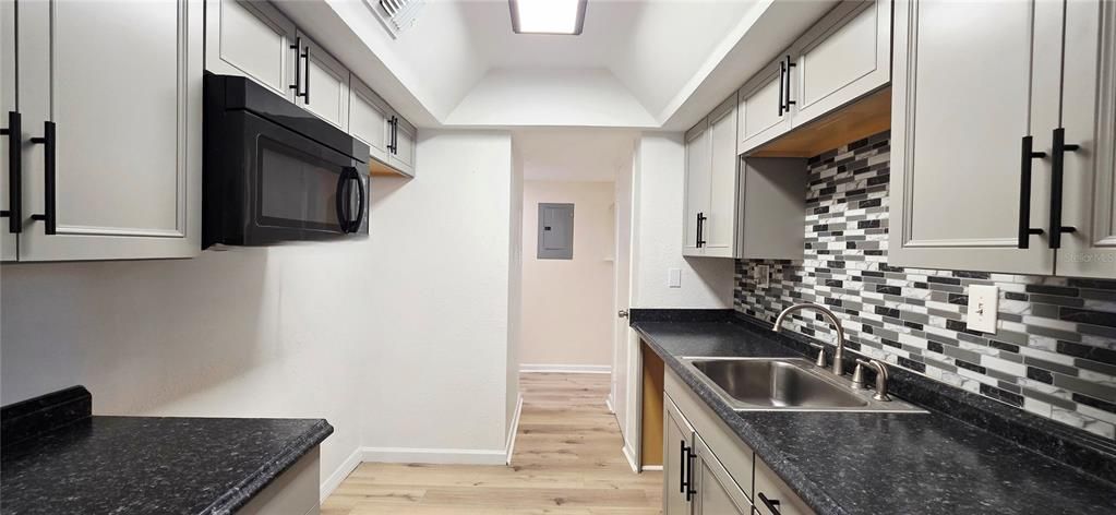 For Sale: $280,000 (3 beds, 2 baths, 1375 Square Feet)