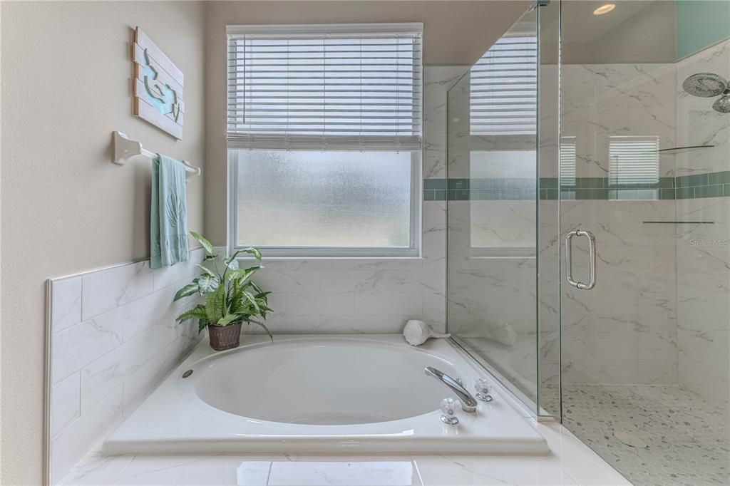 待售: $420,000 (4 贝兹, 3 浴室, 2290 平方英尺)