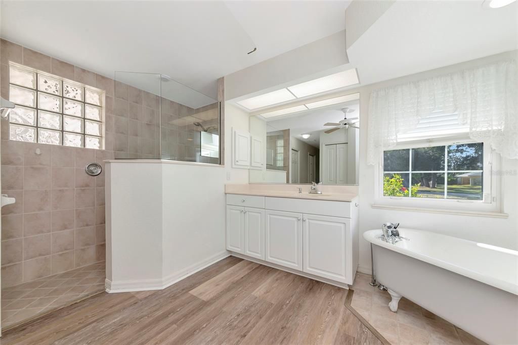 For Sale: $799,900 (4 beds, 3 baths, 3070 Square Feet)