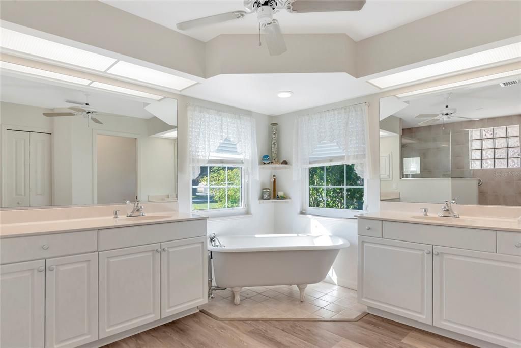 For Sale: $799,900 (4 beds, 3 baths, 3070 Square Feet)