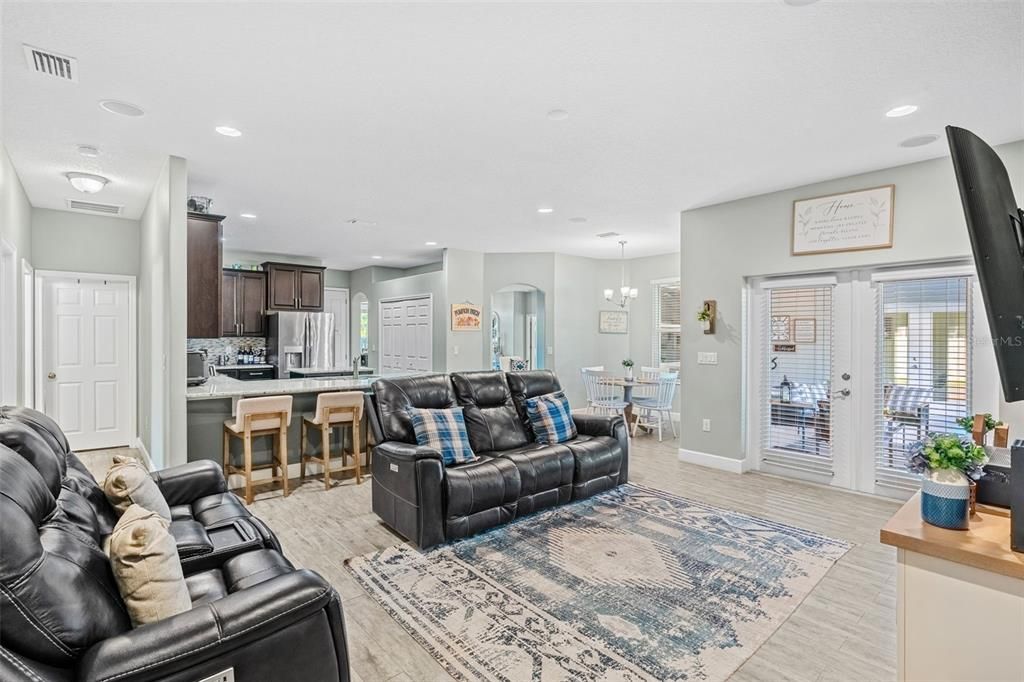 For Sale: $650,000 (4 beds, 3 baths, 2556 Square Feet)