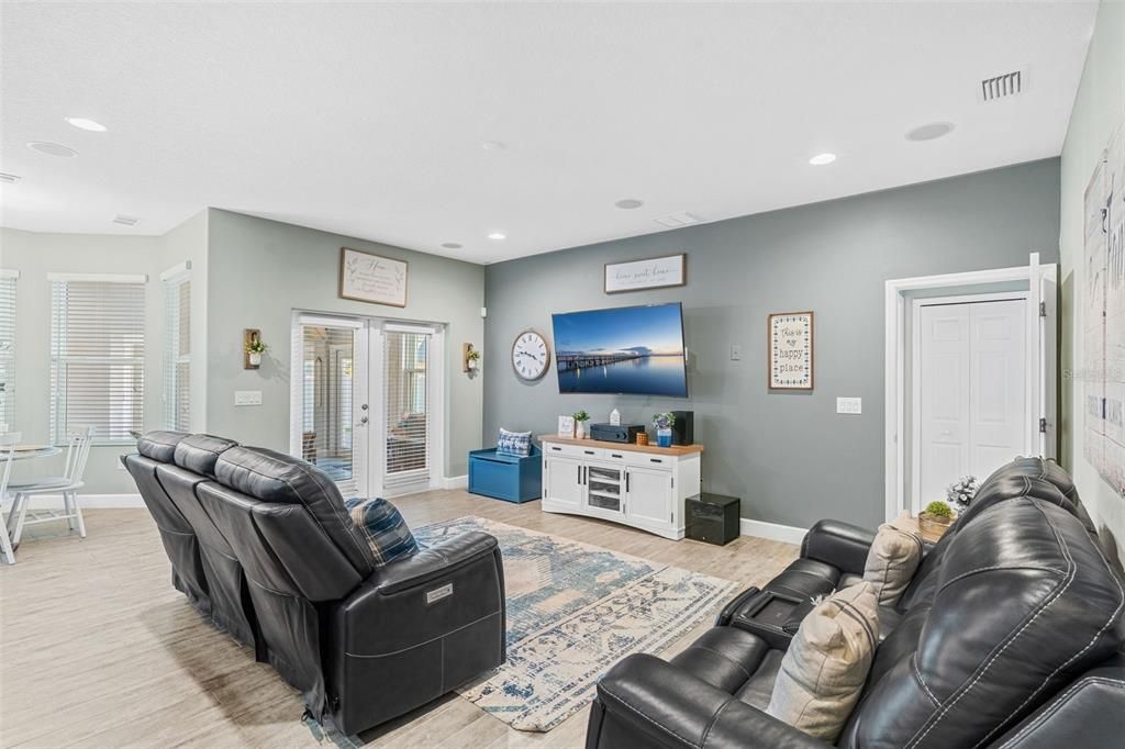 For Sale: $650,000 (4 beds, 3 baths, 2556 Square Feet)