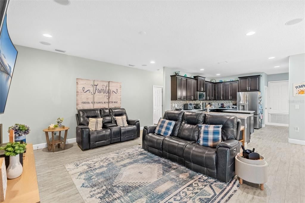 For Sale: $650,000 (4 beds, 3 baths, 2556 Square Feet)