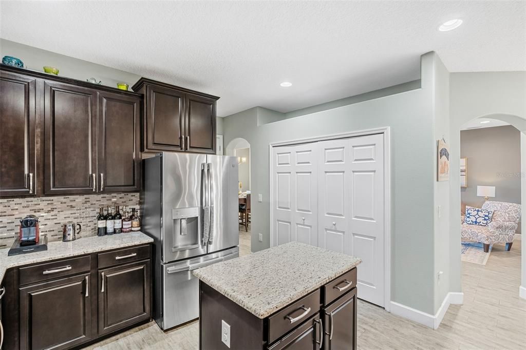 For Sale: $650,000 (4 beds, 3 baths, 2556 Square Feet)