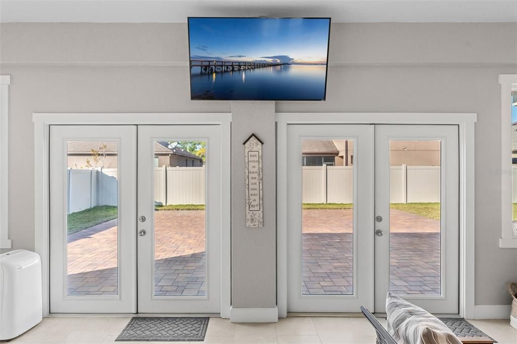 For Sale: $650,000 (4 beds, 3 baths, 2556 Square Feet)