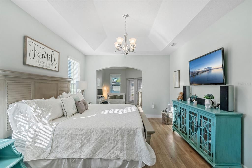 For Sale: $650,000 (4 beds, 3 baths, 2556 Square Feet)