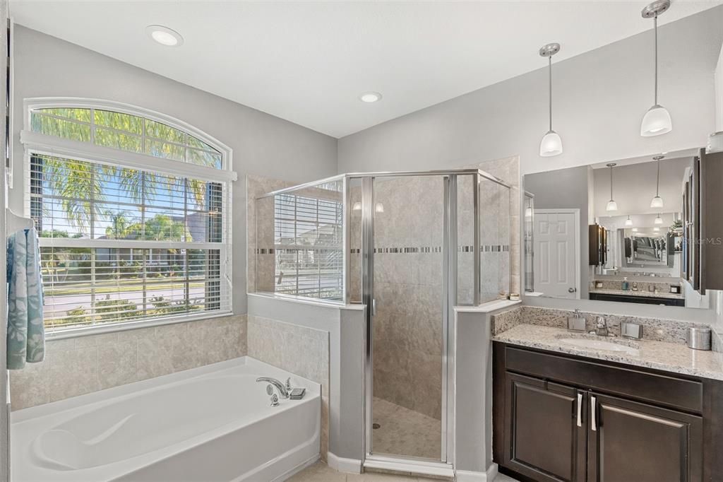 For Sale: $650,000 (4 beds, 3 baths, 2556 Square Feet)