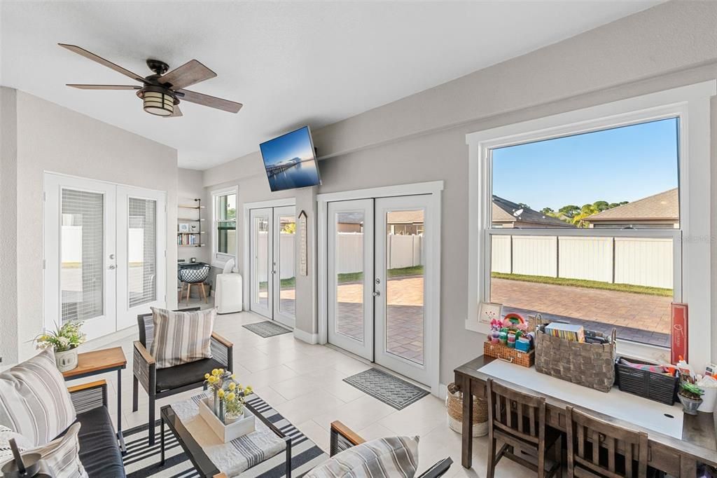 For Sale: $650,000 (4 beds, 3 baths, 2556 Square Feet)