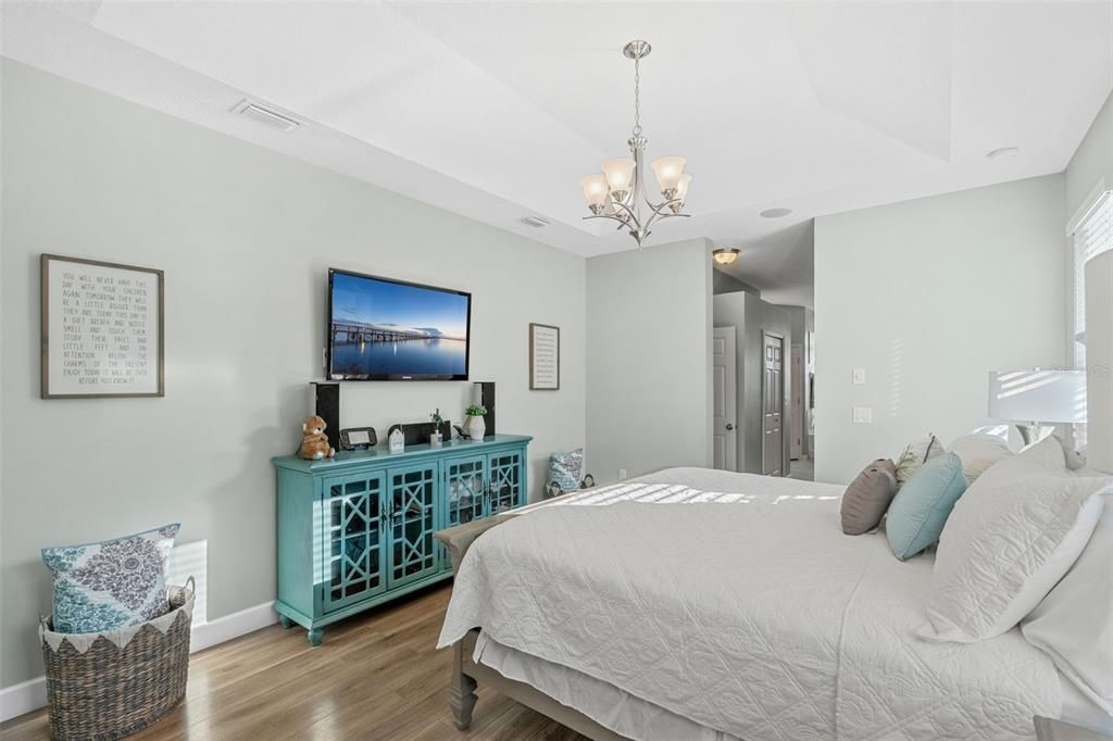 For Sale: $650,000 (4 beds, 3 baths, 2556 Square Feet)