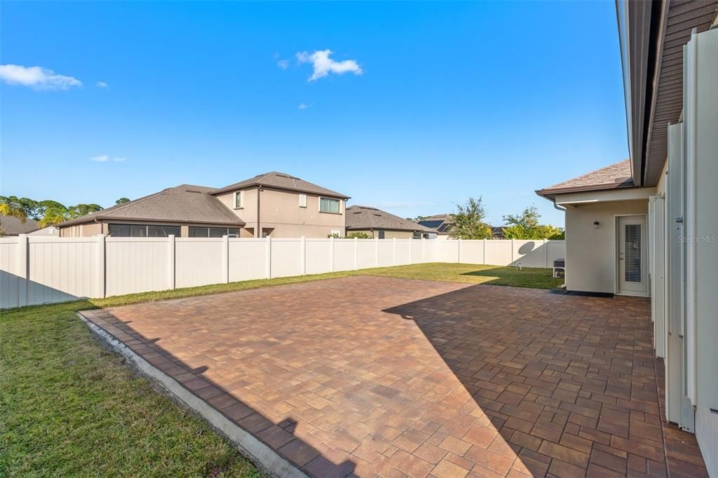 For Sale: $650,000 (4 beds, 3 baths, 2556 Square Feet)