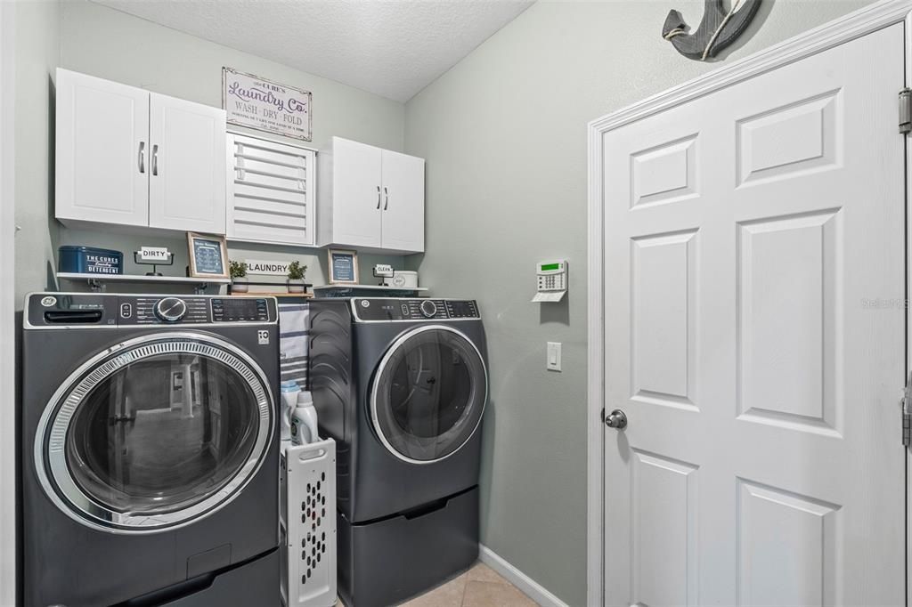 For Sale: $650,000 (4 beds, 3 baths, 2556 Square Feet)