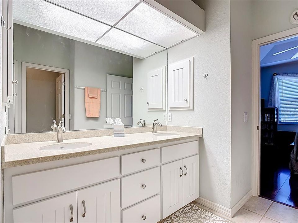 For Sale: $335,000 (3 beds, 2 baths, 1716 Square Feet)