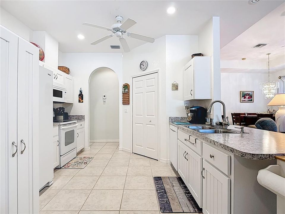 For Sale: $335,000 (3 beds, 2 baths, 1716 Square Feet)