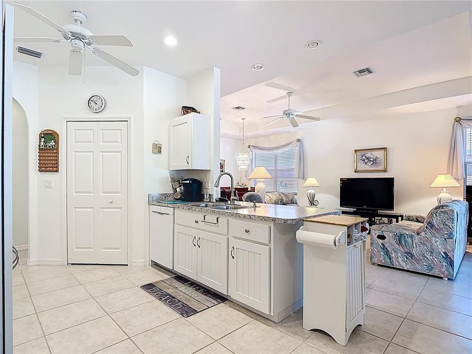 For Sale: $335,000 (3 beds, 2 baths, 1716 Square Feet)